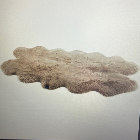 UGG Sheepskin Area Rug Quattro 4’ x 6’ Sand - Picture 1 of 9